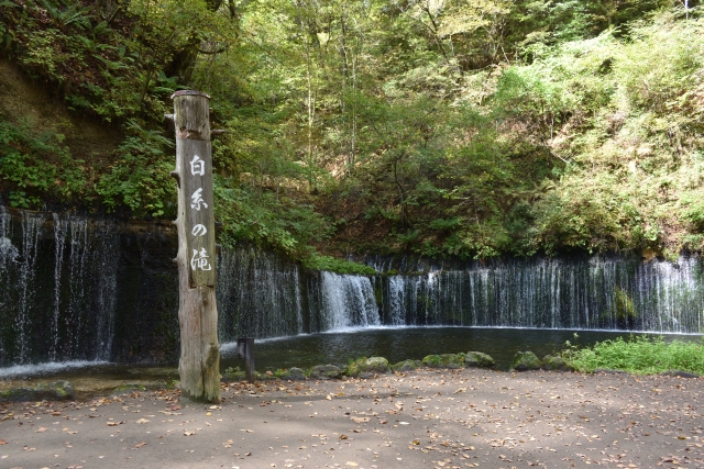 軽井沢の名所「白糸の滝」の写真